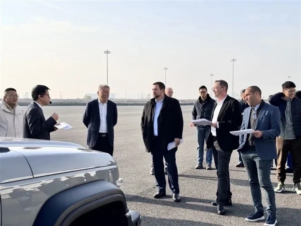 汽車1.jpg 汽車1.jpg