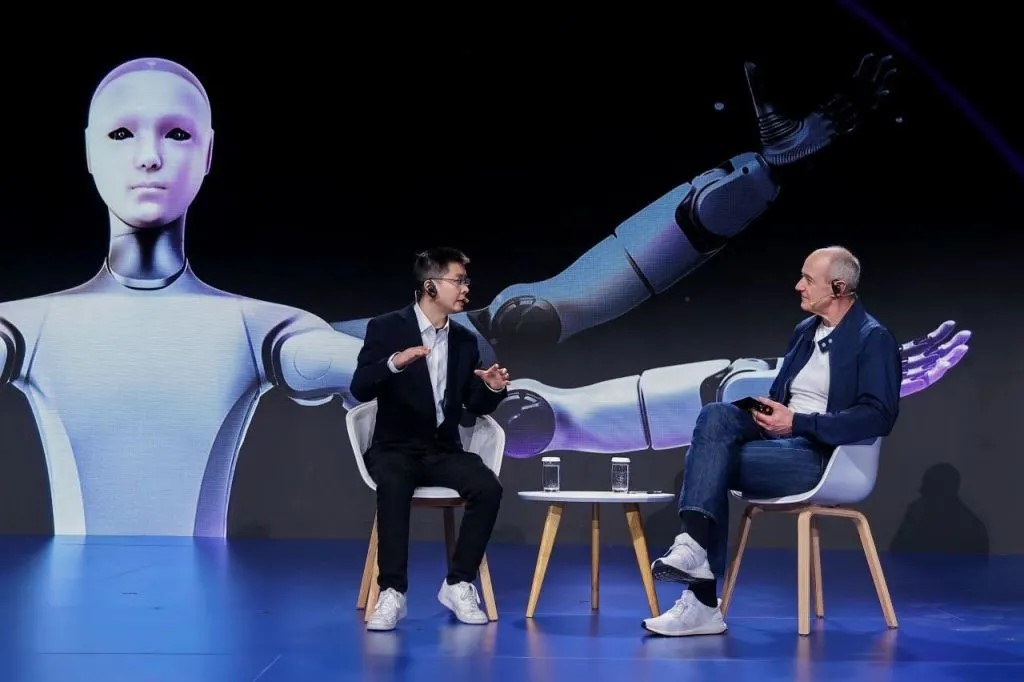 机器人对打1.jpg 机器人对打1.jpg