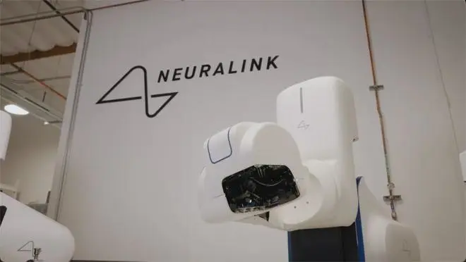 专用手术机器人+ 全自动植入,Neuralink 把脑机接口推向大众