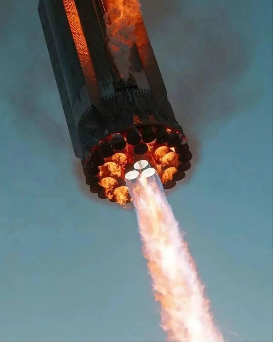 星艦4.jpg 星艦11飛交出完美畢業答卷,馬斯克“燒錢豪賭”終于等來了回報?