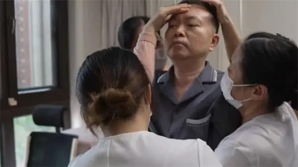 脑机接口1.jpg 脑机接口1.jpg