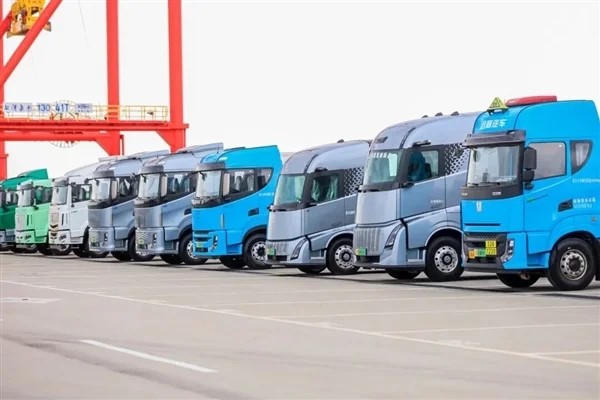 吉利聯合打造！全球首艘醇氫電動集散兩用船“遠醇001”號首航