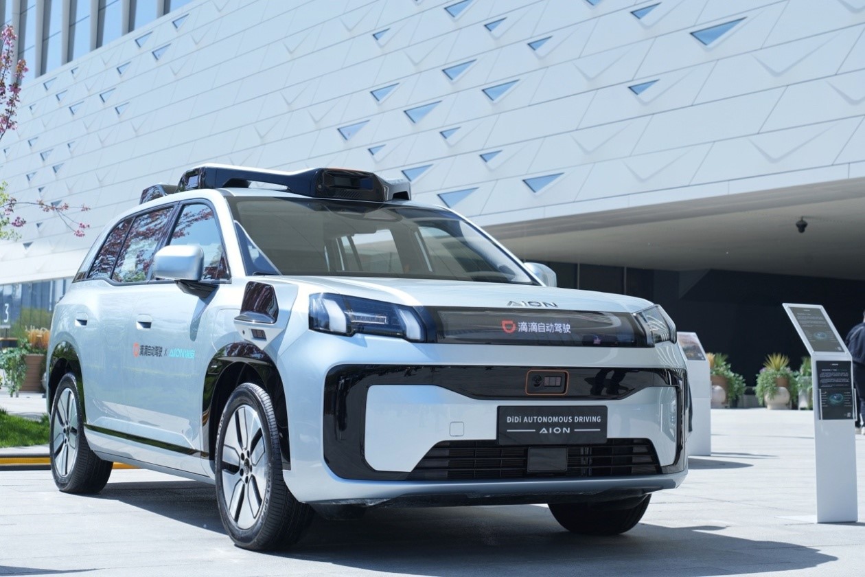 滴滴自动驾驶新一代Robotaxi升级 深化AI投入与全球化布局